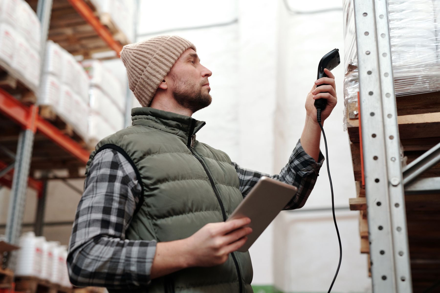 Warehouse operator using a managed enterprise handheld device